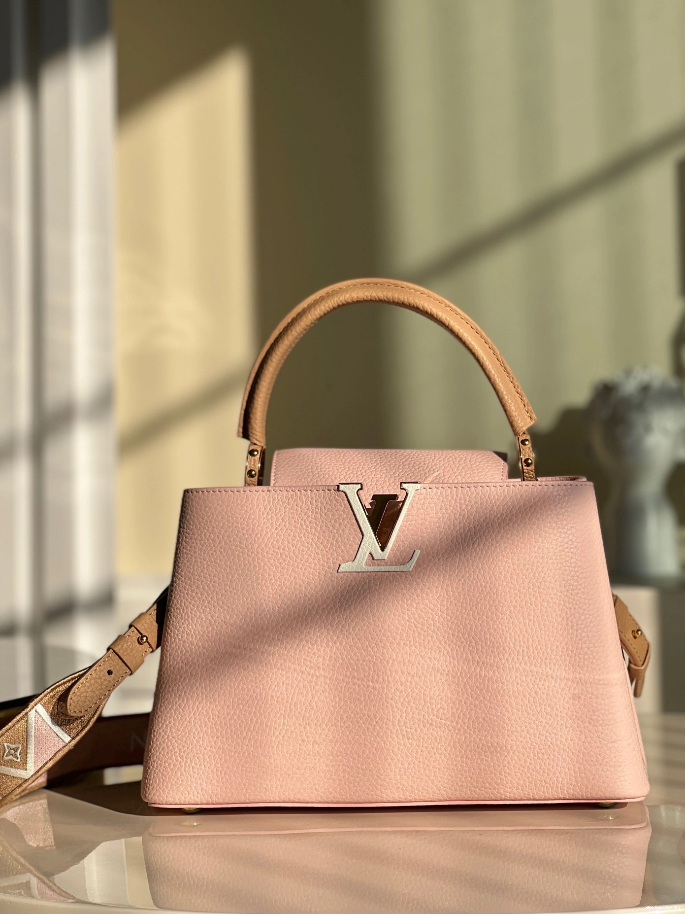 AAA Pruses Bags MM VUITTON CAPUCINES LOUIS 0825